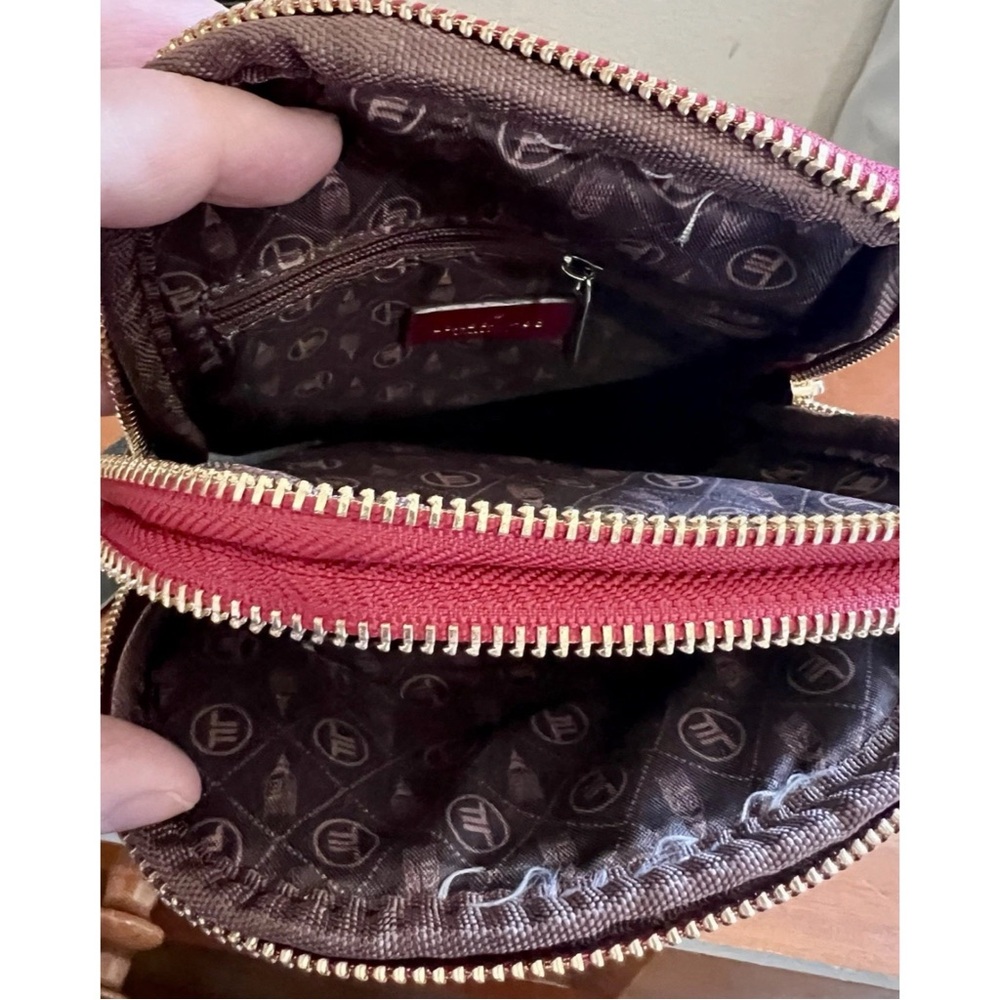 London Fog Red Textured Sling Bag - Picture 4 of 6